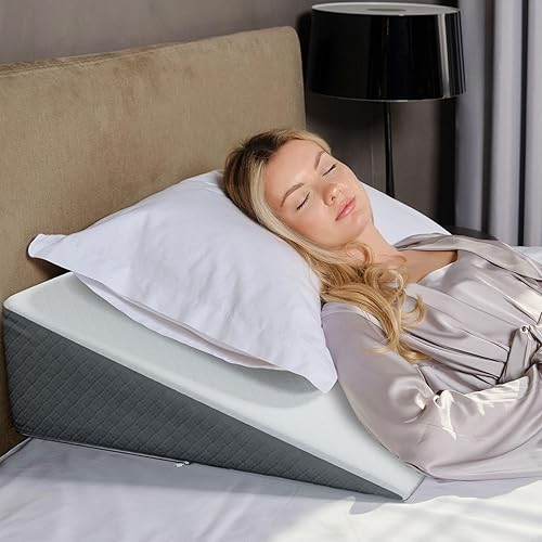 Kolbs bed wedge pillow with jacquard cover